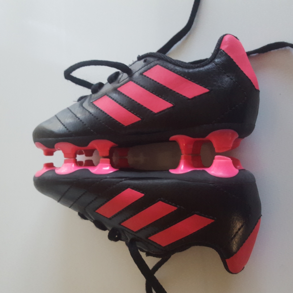 Adidas Kids size 11 Pink & Black Soccer Cleats. Used in very good condition! - Picture 9 of 9
